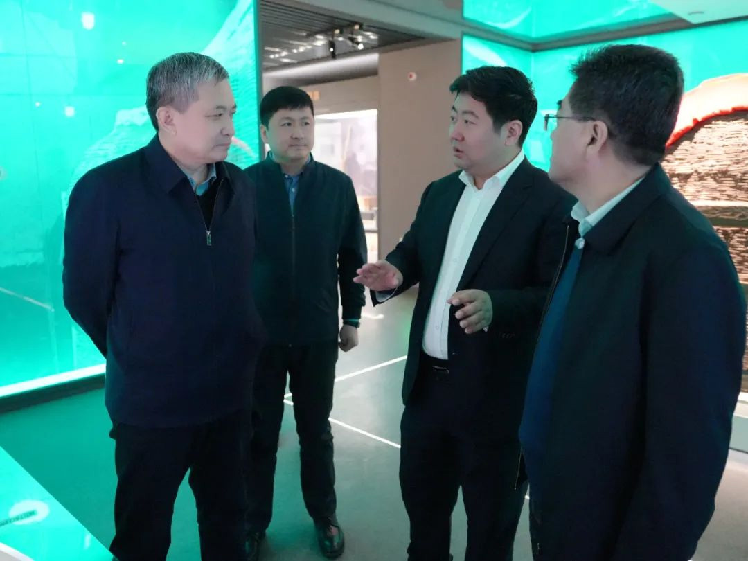 关注 |榆林市工信局局长高志钧一行莅临柳林酒业集团调研