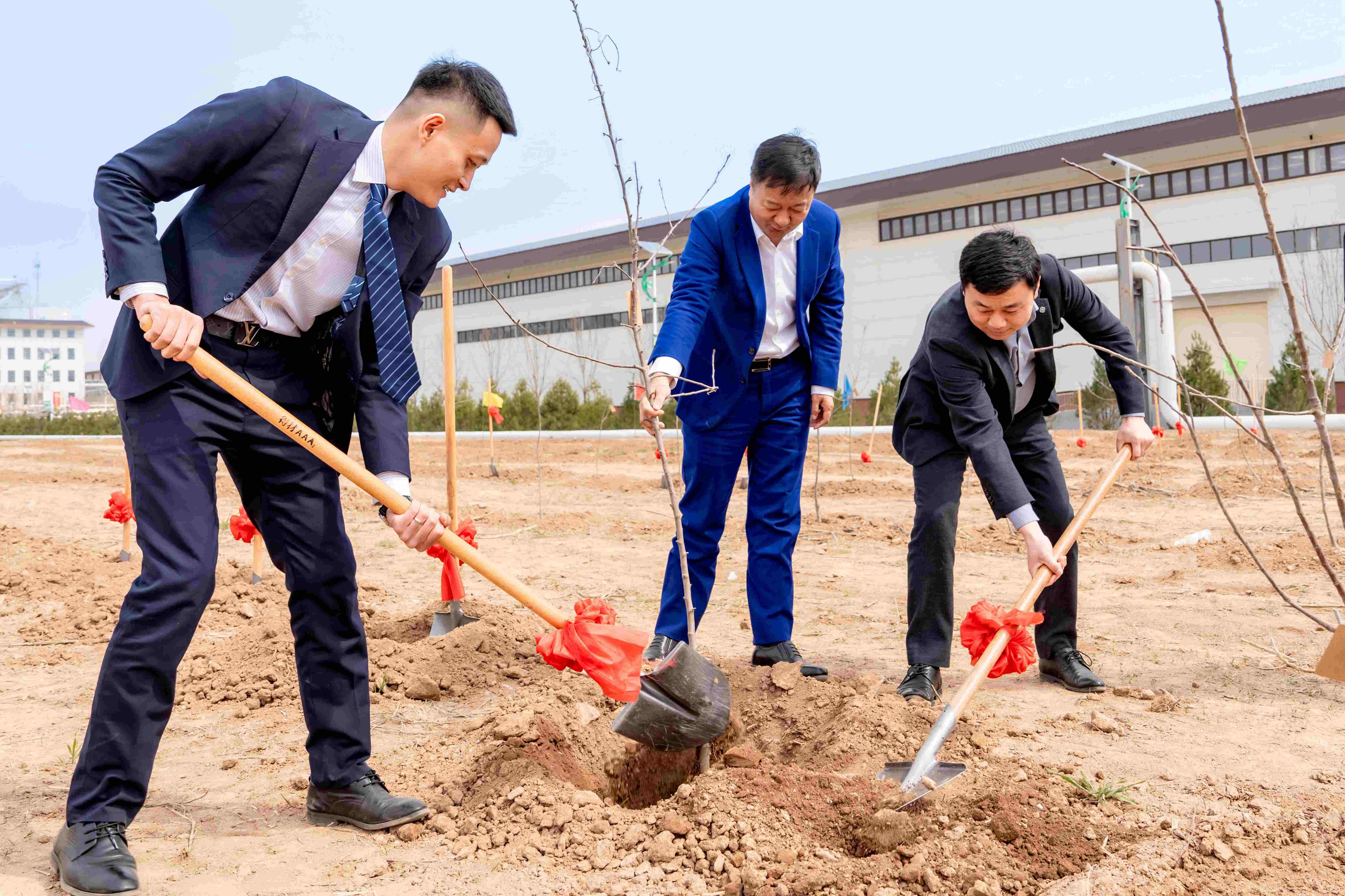 共植友谊树 同筑柳林情 |柳林酒省内合作盟友回厂植树纪实